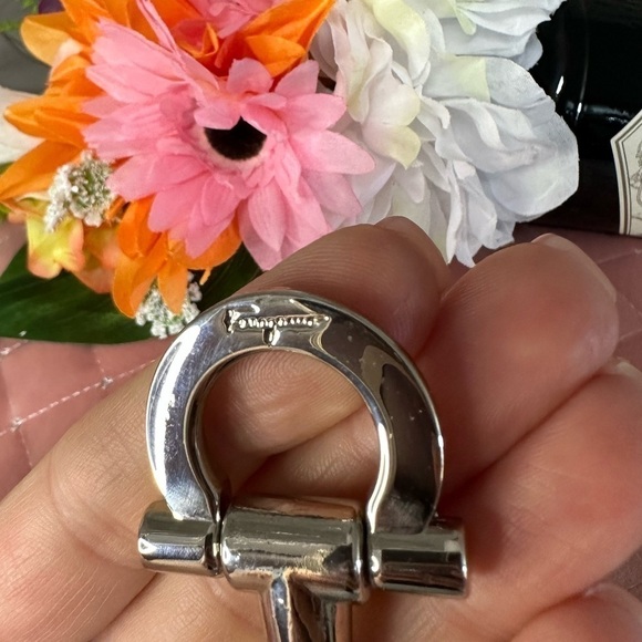 AUTHENTIC SALVATORE FERRAGAMO GANCINI SILVER TONE KEY RING KEY CHAIN - Picture 2 of 5